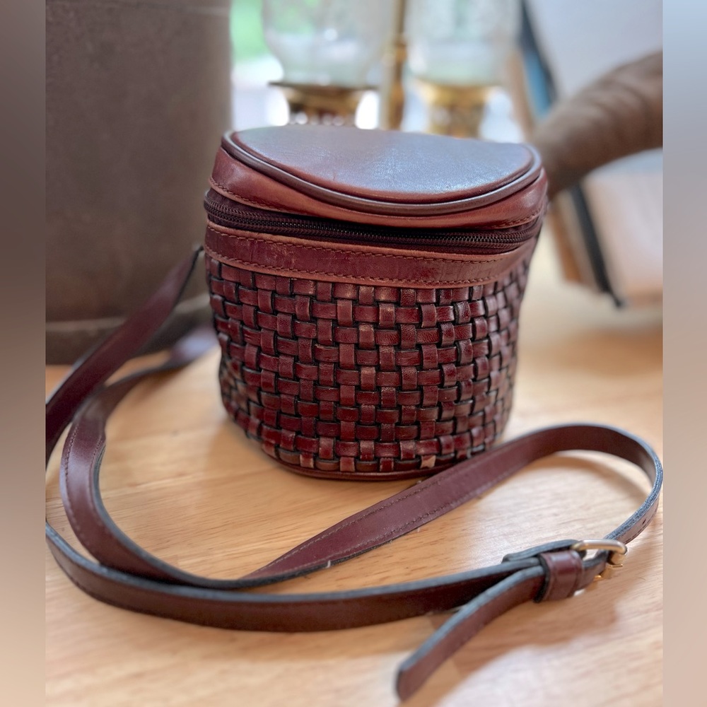 Vintage leather weaved St.JohnsBay small bucket bag